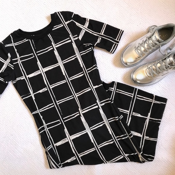 Topshop Dresses & Skirts - TOPSHOP Black White Short Sleeve Midi Dress 4